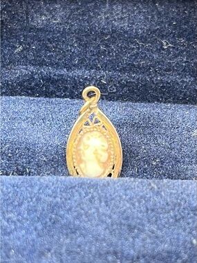 Gold Cameo Teardrop Pendant - Classic Women’s Jewelry
